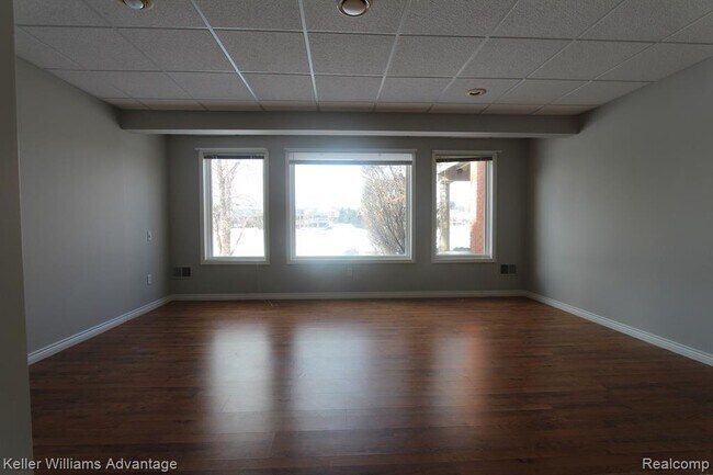 Building Photo - 18547 Clairmont Cir E