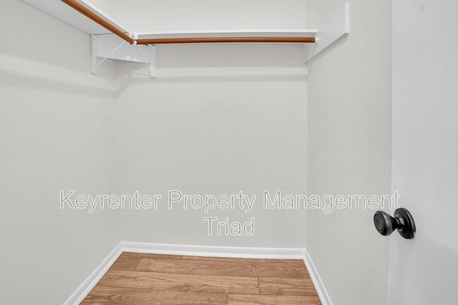 Building Photo - 5110 N Oaks Dr