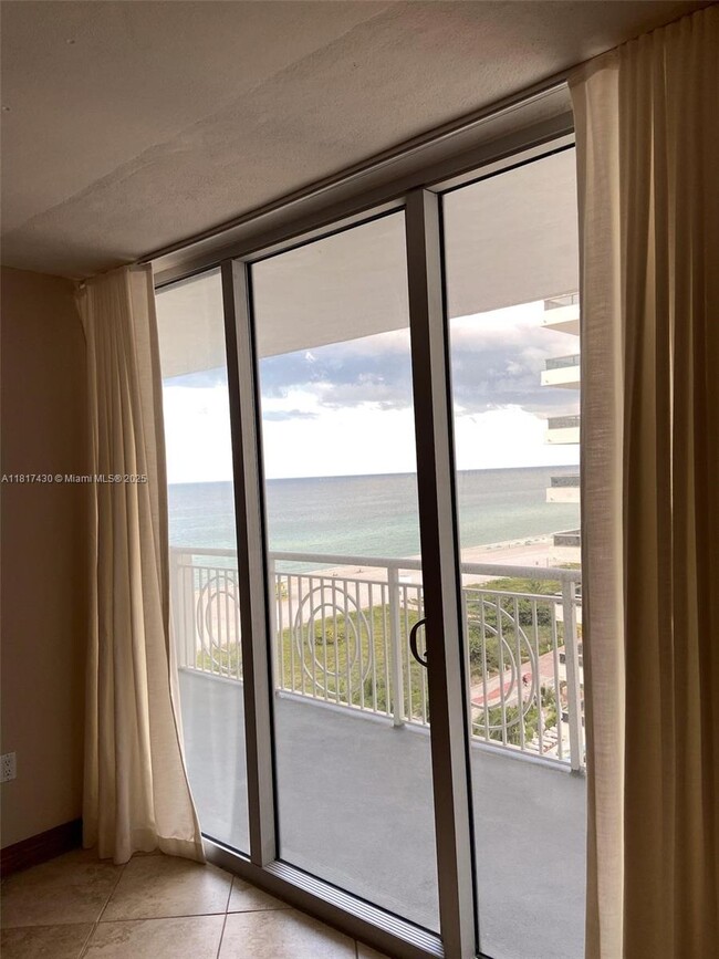 Building Photo - 5825 Collins Ave