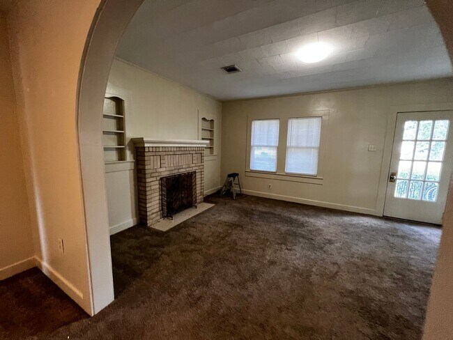 Building Photo - 119 St Julien Ave