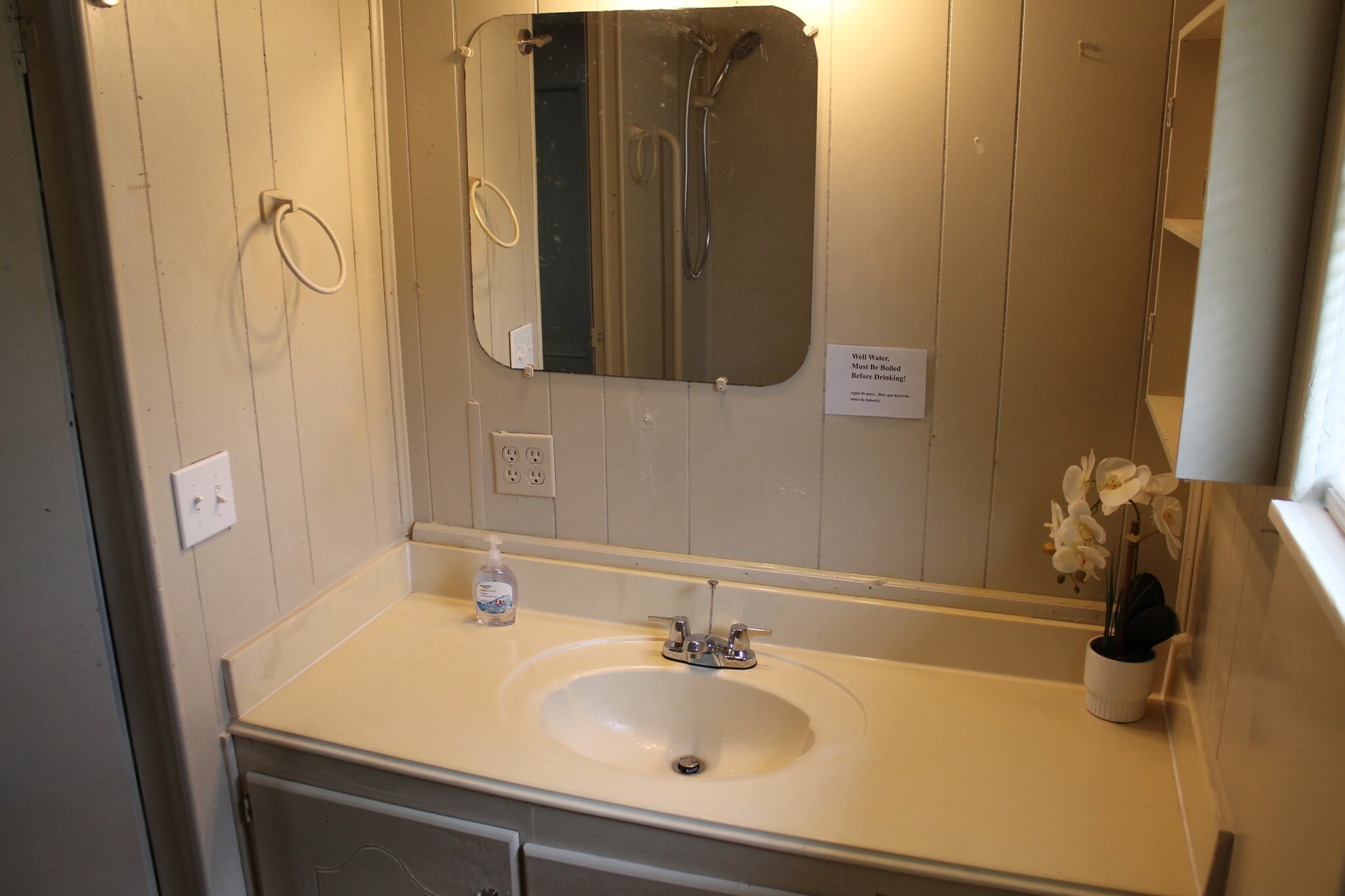 private attached bathroom - 2011 Miller Rd