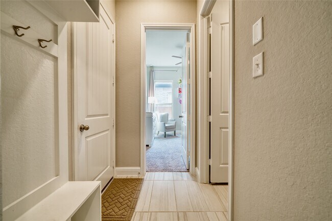 Building Photo - 2232 Clements Shore Ln