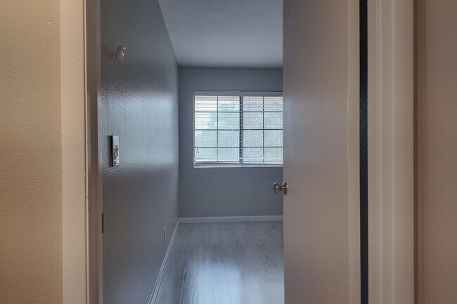 Building Photo - Modern Comfort with Pool & Spa in The Lakes – Solar Equipped Home