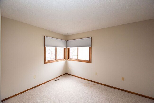Building Photo - Charming 3 Bed, 2 Bath Home on a Quiet Cul-de-Sac with a Fenced Yard & 2-Car Garage!