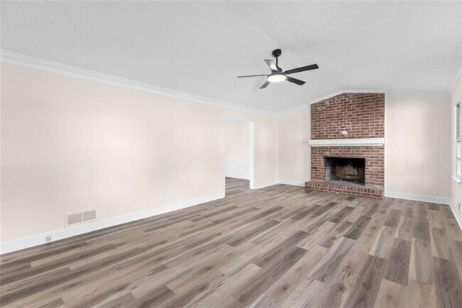 Building Photo - 2250 Ridge Forest Dr