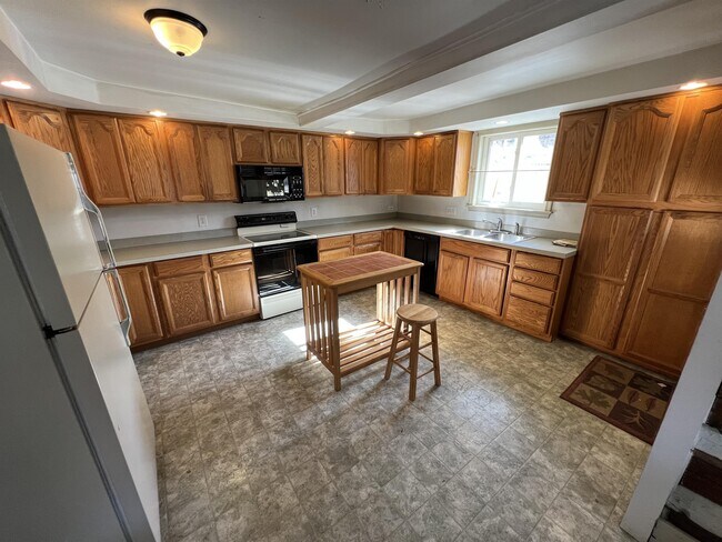 Building Photo - 273 Hidden Hill Farm Ln