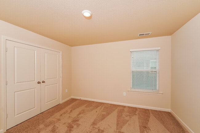 Building Photo - 535 Clover Cir