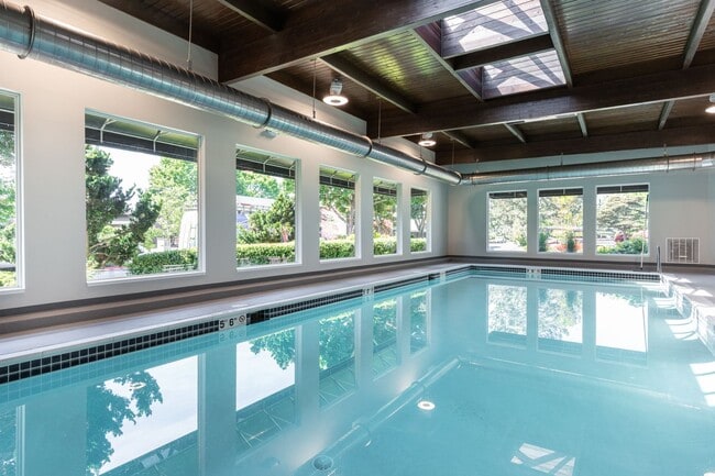 Building Photo - Columbia River View Condo - Hayden Island!