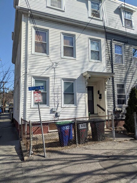 Building Photo - 2 Evergreen Sq