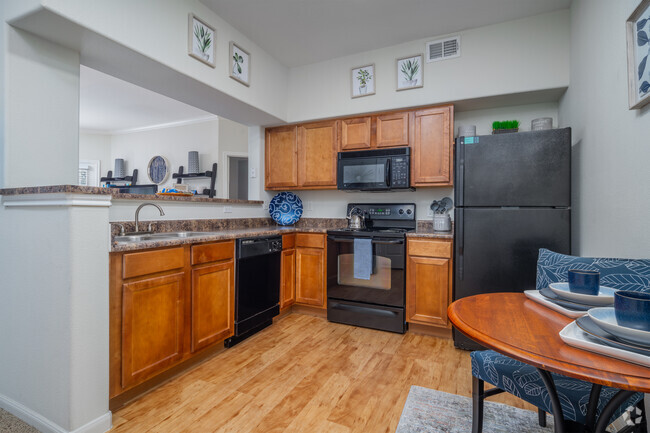 1BR, 1BA - 841SF Kitchen - Montecristo Apartments