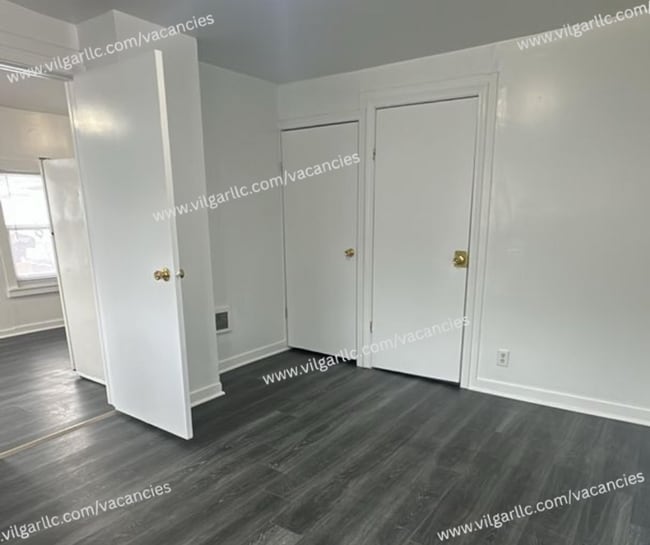 Building Photo - 1313-1313 Michigan St