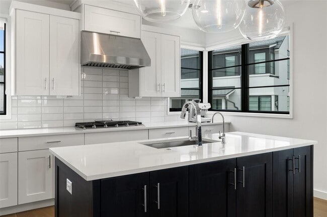 Building Photo - 705 Ariana Ct