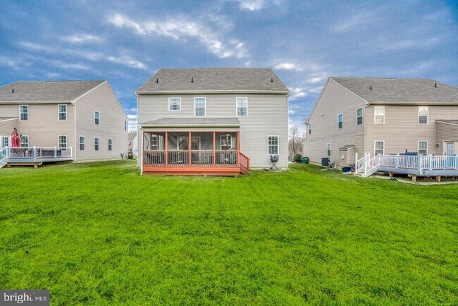 Building Photo - 728 Falcon Ln