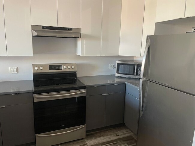 Building Photo - 139 Newark Ave