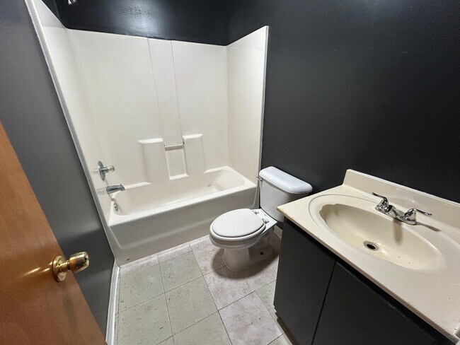 Building Photo - 3640 Fairmont Ave