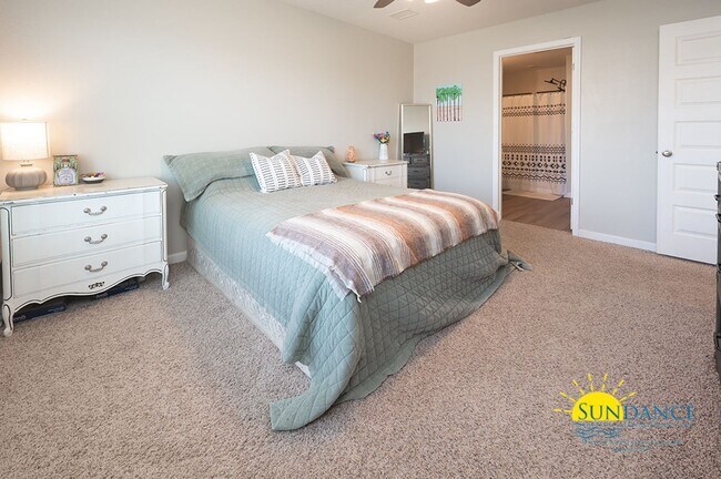 Building Photo - Stunning 4 Bedroom Home in Crestview! -Sol...