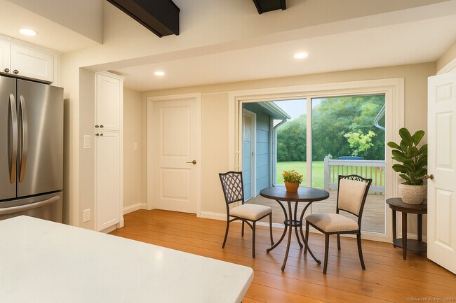 Building Photo - 11 Pond Circle Rd