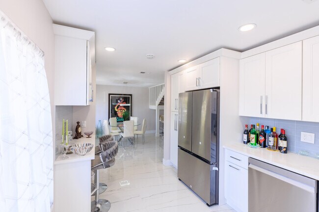 Building Photo - 5241 Jog Ln