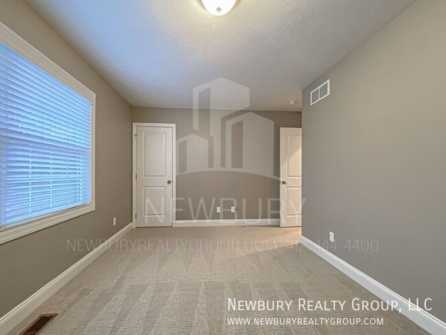 Building Photo - 2 Bedroom, 2.5 Bath Townhome - Discover th...