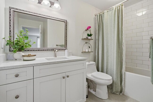 Building Photo - 1407 Vicksburg Pl