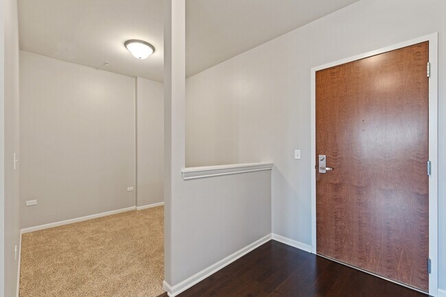 Building Photo - 850 Village Center Dr