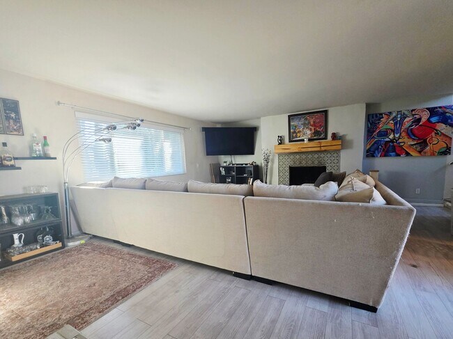 Building Photo - $5,500 - Beautiful 3BR/2BA Home on ? Acre ...