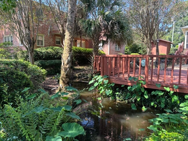 Building Photo - Beautiful 1/1 Just Minutes from Cascades Park!