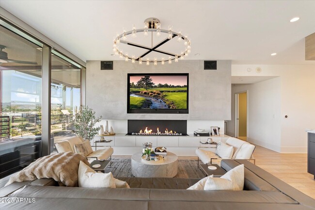 Building Photo - 7180 E Kierland Blvd