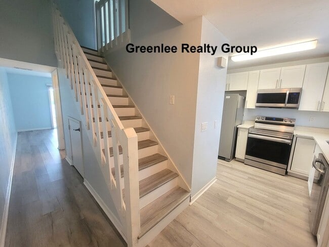 Building Photo - Don't miss this beautiful, peaceful, updat...