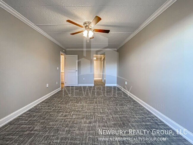 Building Photo - 530 N Main St