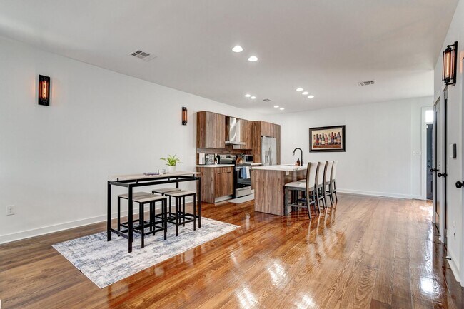 Building Photo - 2506 Dumaine St