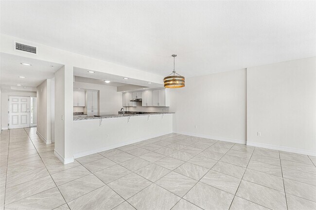 Building Photo - 1435 S Harbor City Blvd
