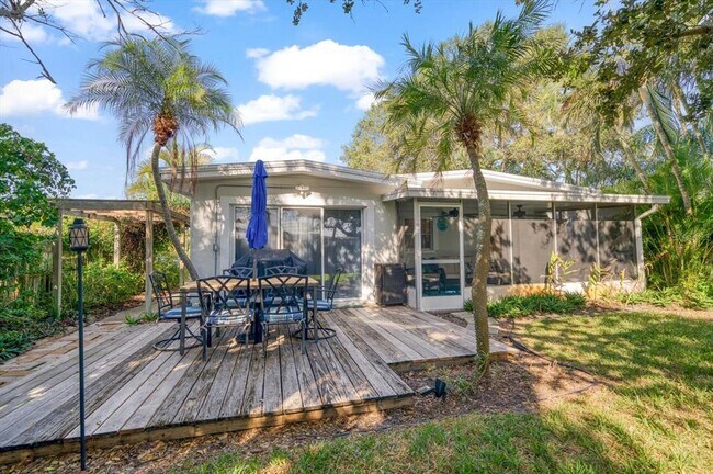 Building Photo - 941 Palm Dr