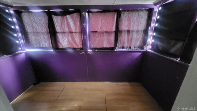 Building Photo - 107 Smith St