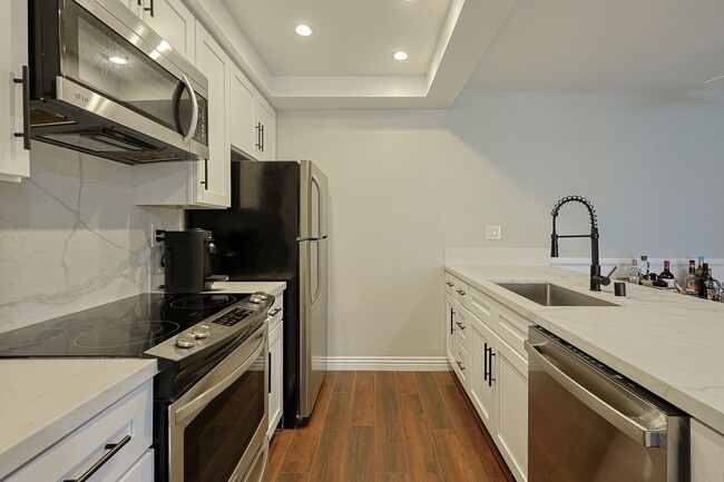 Building Photo - 2 Bed / 2 Bath Condo for Rent – Mission Valley