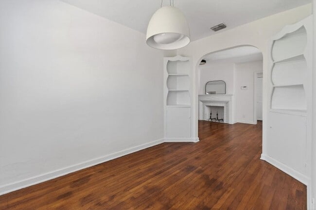 Building Photo - 236 Greymon Dr