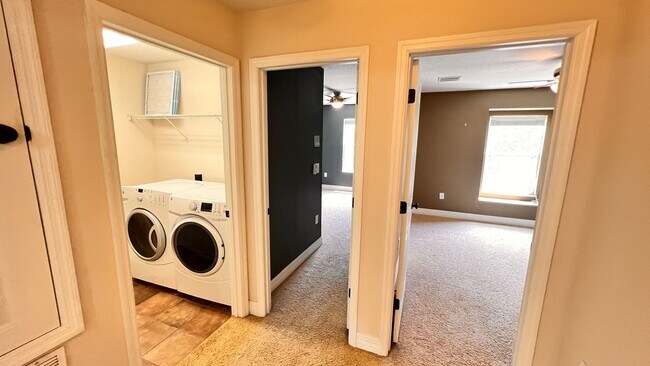 Building Photo - Charming 3-Bedroom Townhome in Oviedo – La...