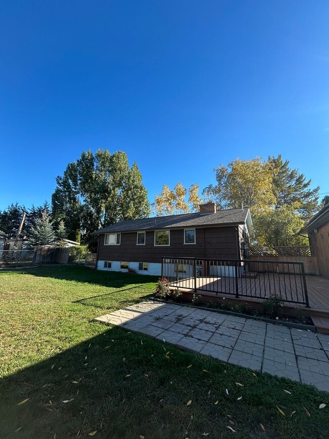 Building Photo - Charming 3 Bedroom Home with Large Heated ...