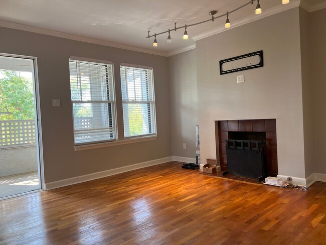 Building Photo - 1814 Kavanaugh Blvd