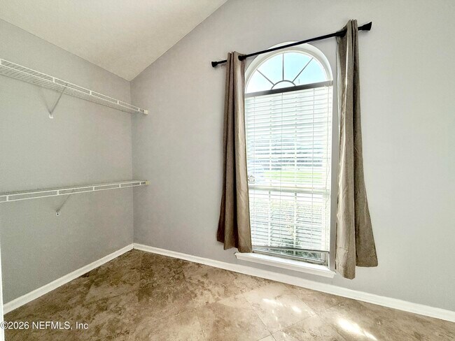 Building Photo - 11411 Kingsley Manor Way