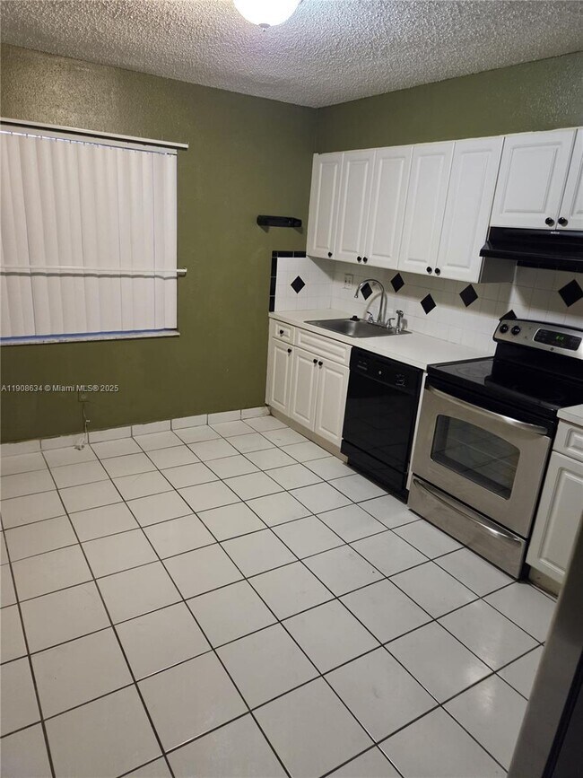 Building Photo - 5100 SW 41st St