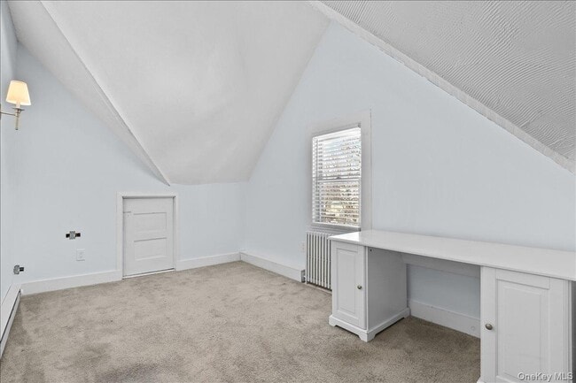 Building Photo - 7 Oak Ave