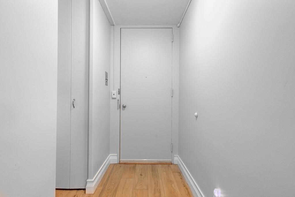 Building Photo - 60 Babcock St