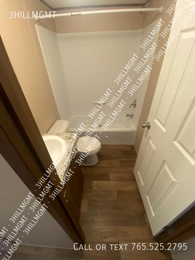 Building Photo - 5600 W Kilgore Ave