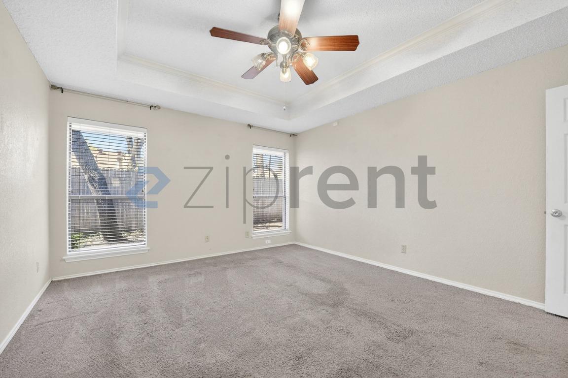 Building Photo - 6100 Paradise Dr