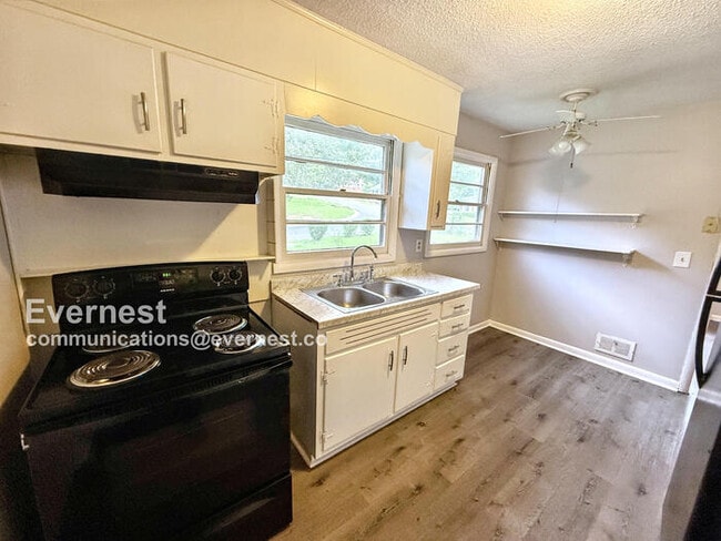 Building Photo - 304 Westwood Dr