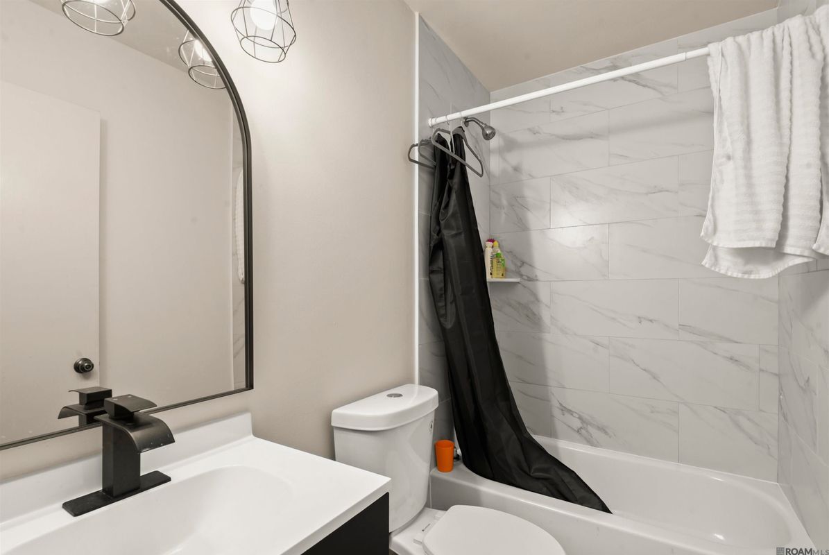 Building Photo - 5240 Heritage Dr