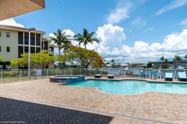 Building Photo - FURNISHED WATERFRONT CONDO IN PUNTA GORDA ISLES