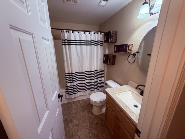 Building Photo - 624 Clearview Way