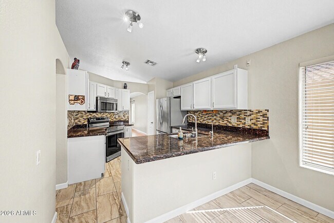 Building Photo - 558 W Bluefield Ave
